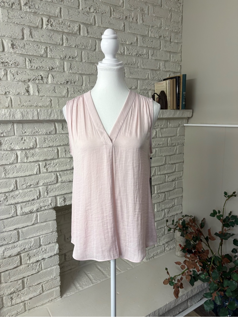 NWT Vince Camuto Pink Bliss Rumple Sleeveless V-Neck Blouse Tank Small